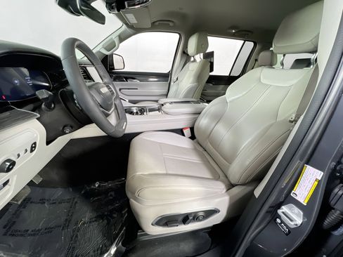 Used 2022 Jeep Wagoneer Series III w/ Rear Seat Video Group 1 image 21