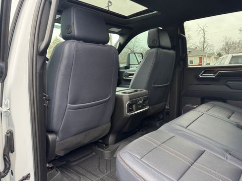 Used 2024 Chevrolet Silverado 2500 High Country w/ High Country Premium Package image 13