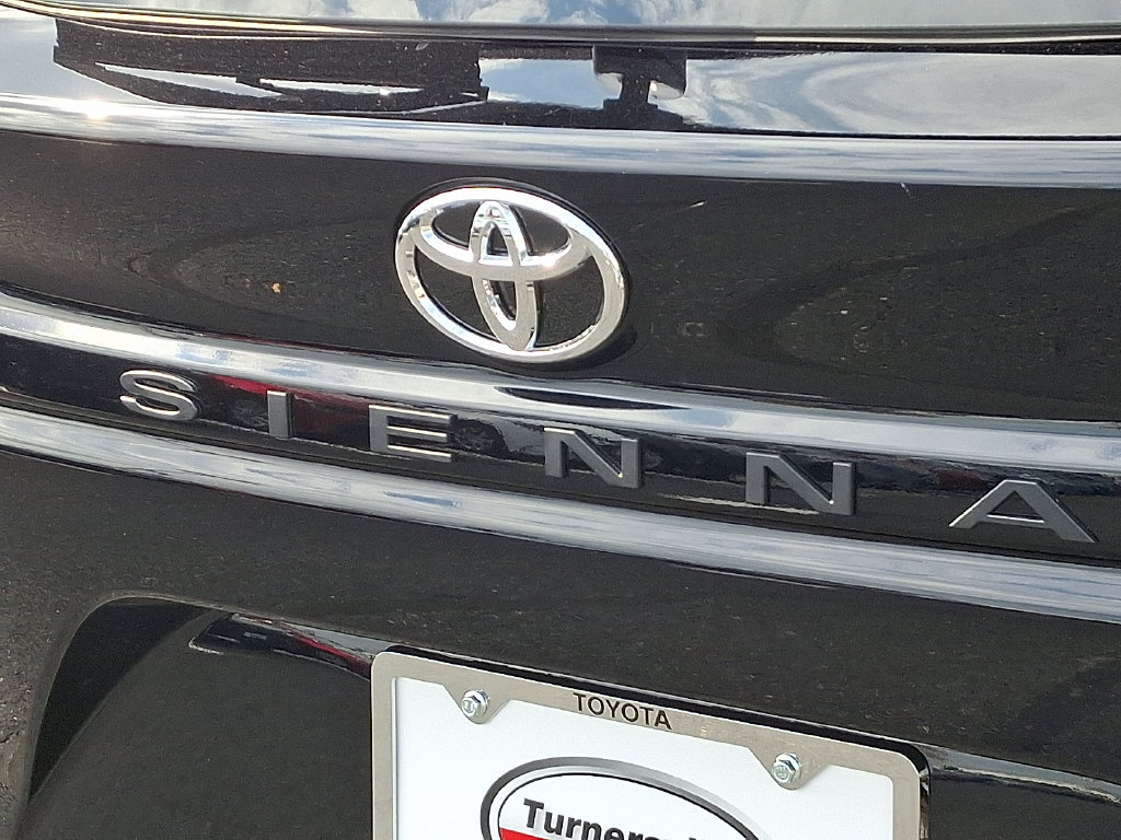Used 2026 Toyota Sienna XLE FWD image 36