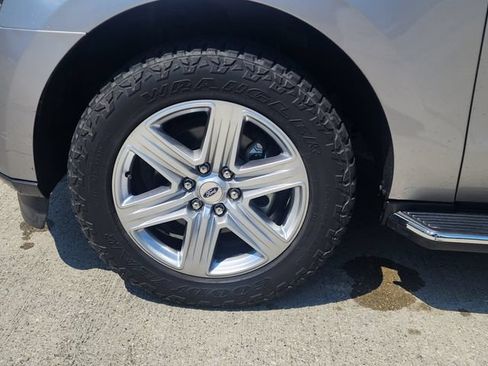 Used 2020 Ford Expedition XLT w/ Equipment Group 202A AWD/4WD image 9