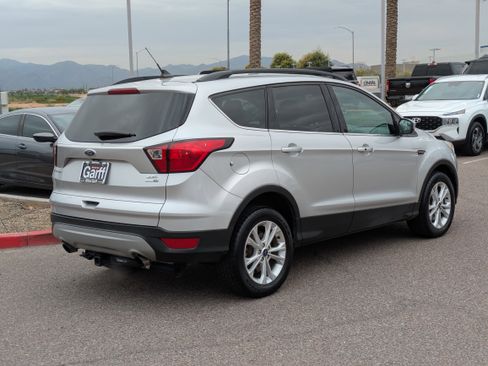 Used 2019 Ford Escape SEL image 3