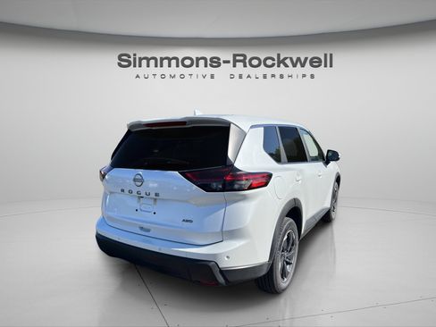 Used 2025 Nissan Rogue SV AWD/4WD image 6