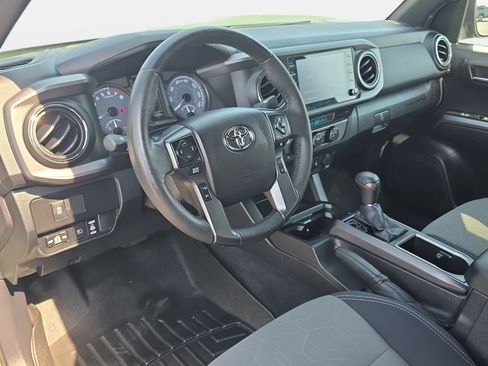 Used 2021 Toyota Tacoma TRD Off-Road image 16