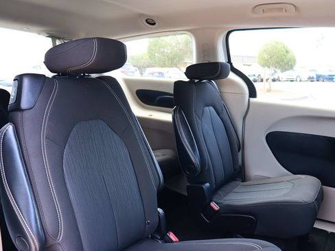Used 2022 Chrysler Voyager LX FWD image 28