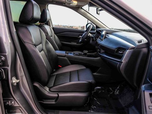 Used 2024 Nissan Rogue SV w/ SV Premium Package FWD image 17