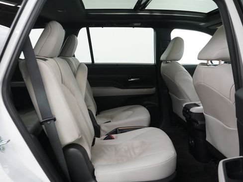 Used 2024 Toyota Grand Highlander AWD Hybrid image 15