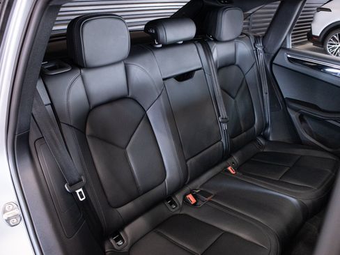 Certified 2026 Porsche Macan AWD/4WD image 6