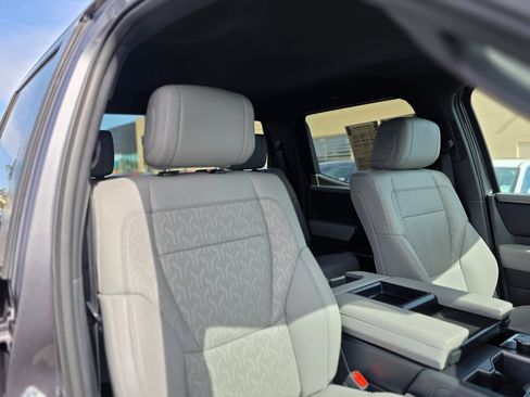 Used 2025 Toyota Tundra Limited AWD/4WD image 11