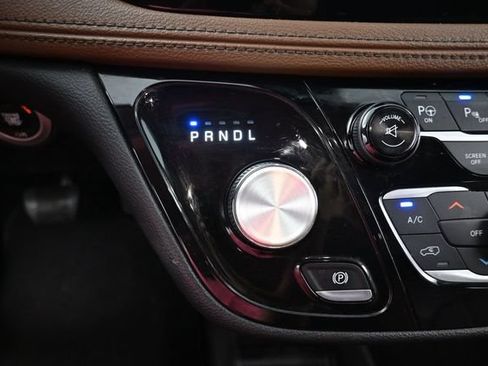 Used 2017 Chrysler Pacifica Limited FWD image 23