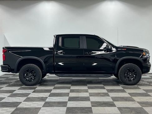 Used 2022 Chevrolet Silverado 1500 ZR2 w/ Technology Package image 11