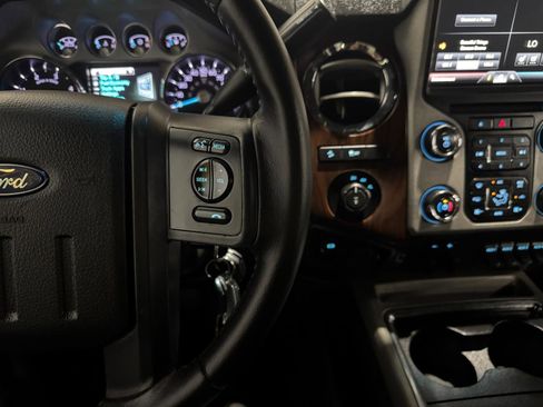 Used 2015 Ford F250 Lariat w/ Lariat Ultimate Package image 23