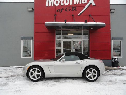 Used 2008 Saturn Sky image 2