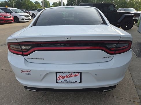 Used 2018 Dodge Charger SXT image 12