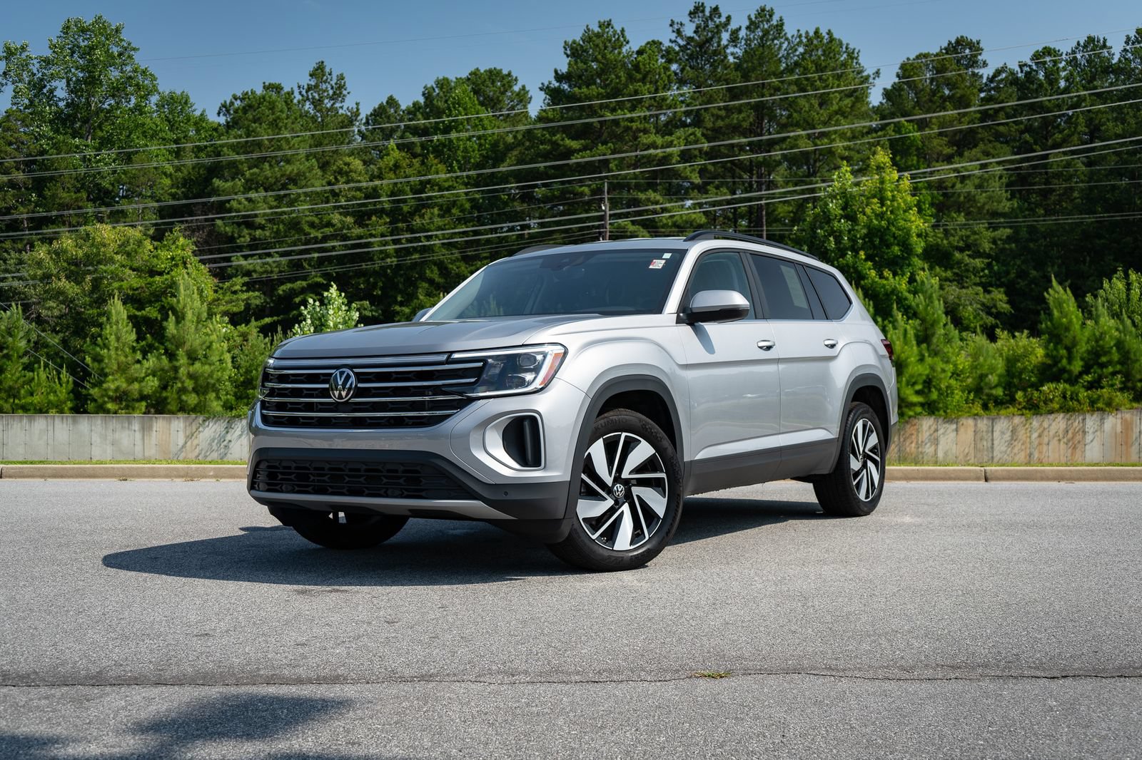 Used 2026 Volkswagen Atlas SE FWD image 1
