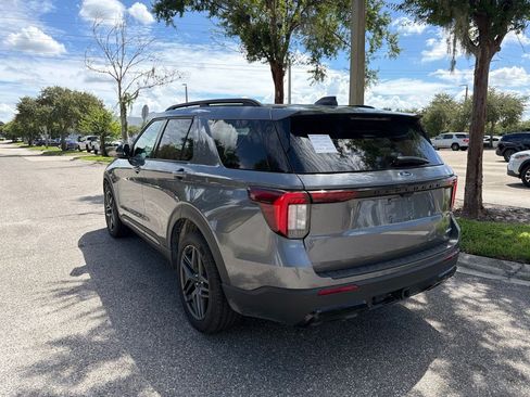 Used 2025 Ford Explorer ST-Line w/ ST-Line Street Pack AWD/4WD image 2