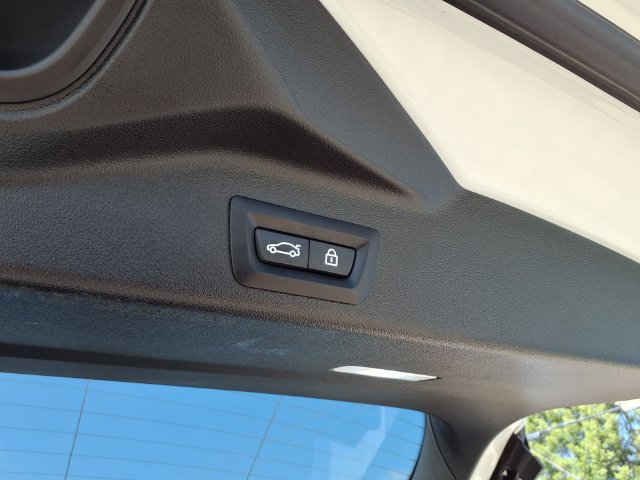 Used 2020 BMW X5 sDrive40i w/ Convenience Package RWD image 9