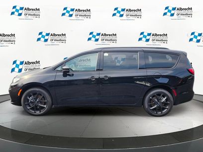 New 2026 Chrysler Pacifica Limited w/ S Appearance Package