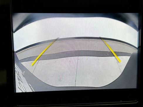 Used 2023 Volvo XC40 B5 Plus w/ Protection Package Premier image 16