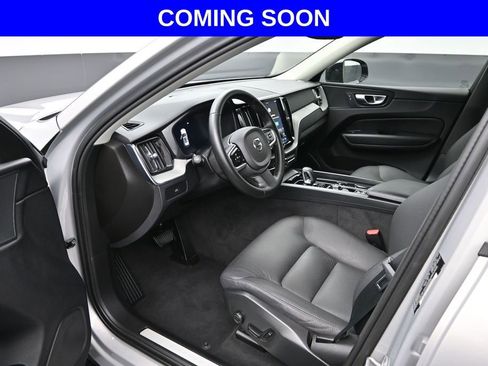 Used 2025 Volvo XC60 B5 Plus AWD/4WD image 9