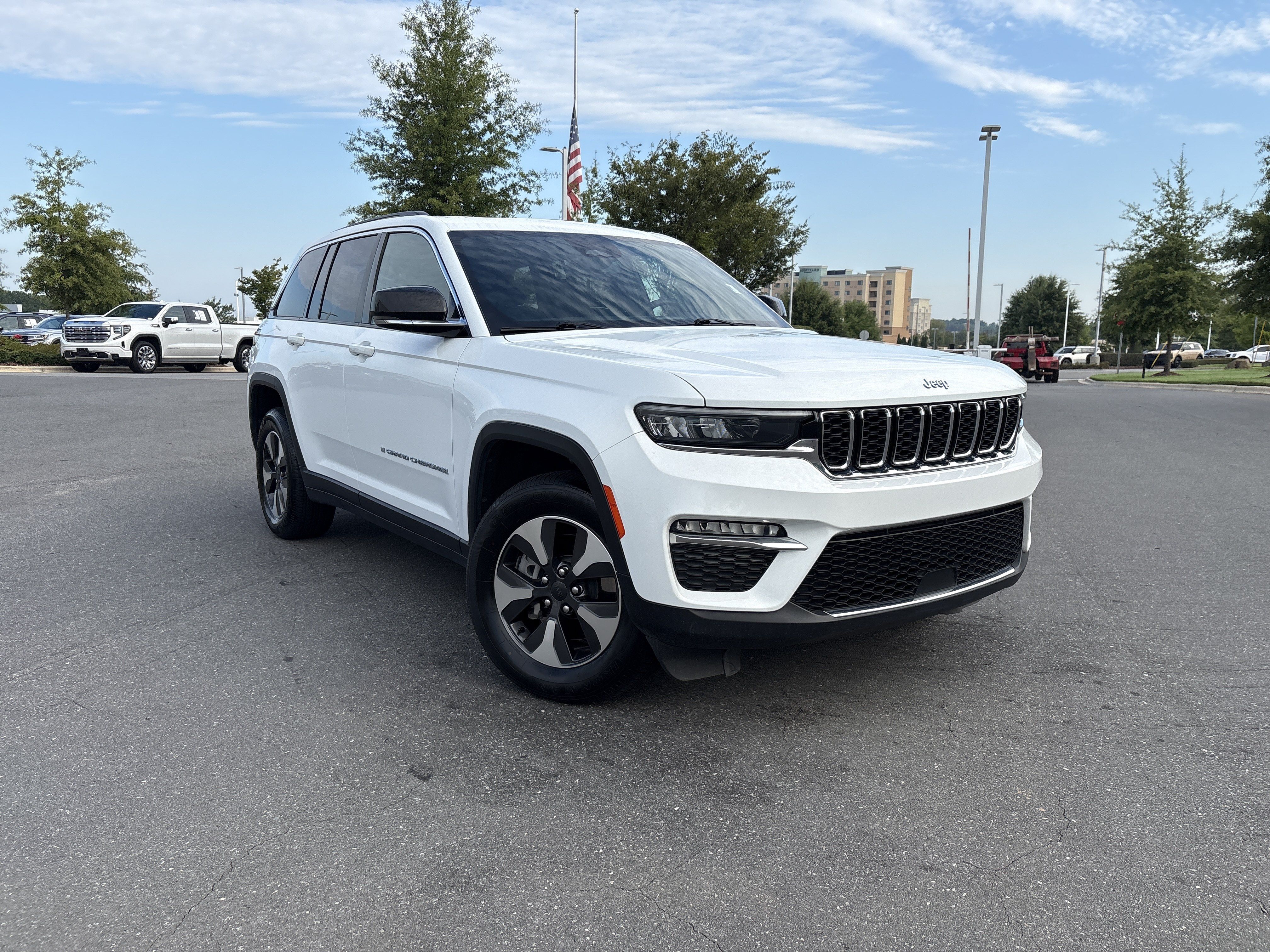 Used 2024 Jeep Grand Cherokee Limited 4xe AWD/4WD image 2