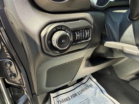 Used 2020 Jeep Wrangler Sport AWD/4WD image 19
