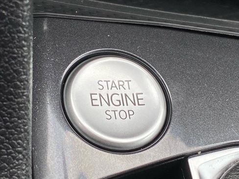 Certified 2023 Volkswagen Tiguan SE w/ Panoramic Sunroof Package image 18