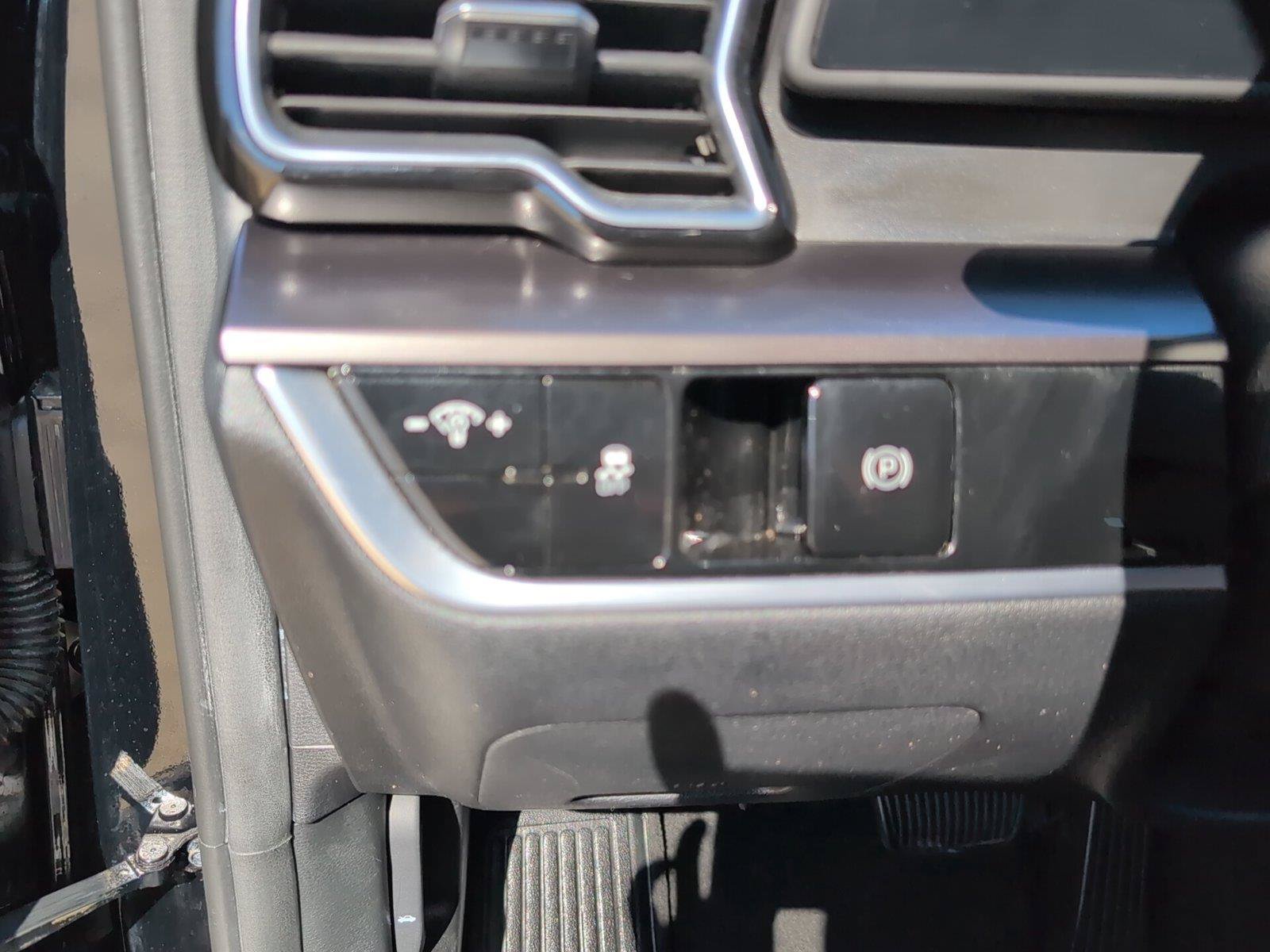 Used 2024 Kia Sportage EX FWD image 33