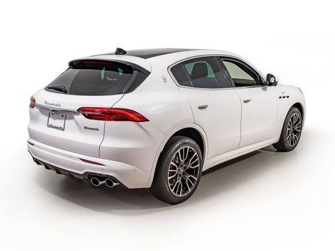 Used 2024 Maserati Grecale GT image 7