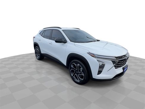 Certified 2025 Chevrolet Trax RS w/ Driver Confidence Package image 2