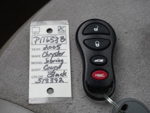 Used 2005 Chrysler Sebring Limited w/ Electronics Convenience Group image 19