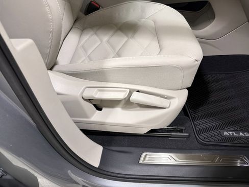 New 2026 Volkswagen Atlas SE image 38