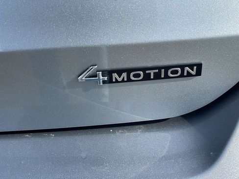 Used 2025 Volkswagen Taos SE AWD/4WD image 39