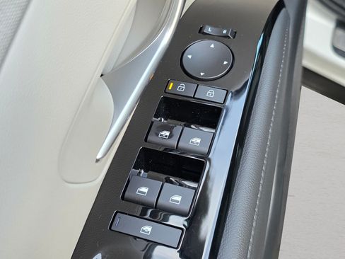 Used 2025 Hyundai Tucson Limited FWD image 18