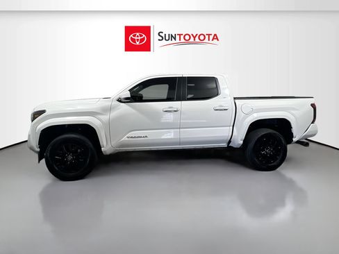 Used 2025 Toyota Tacoma SR5 image 7
