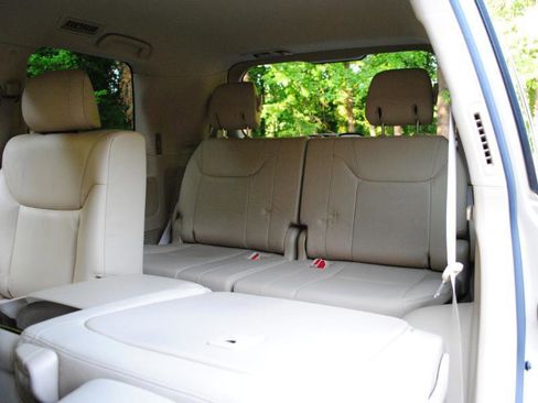 Used 2011 Lexus LX 570 4WD w/ Luxury Pkg image 11