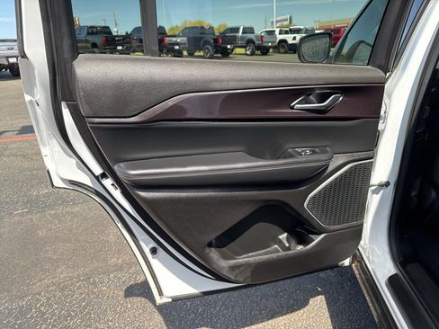 Used 2022 Jeep Grand Cherokee L Laredo w/ Luxury Tech Group I image 33