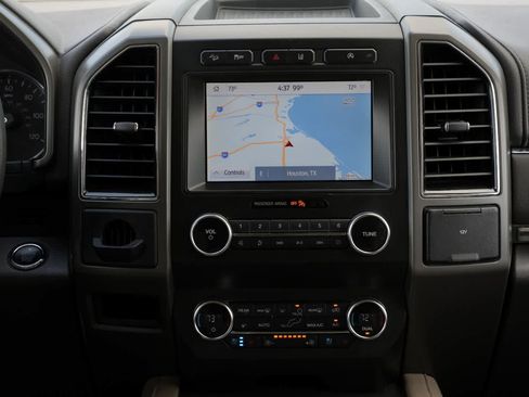 Used 2020 Ford Expedition XLT w/ Equipment Group 202A AWD/4WD image 10