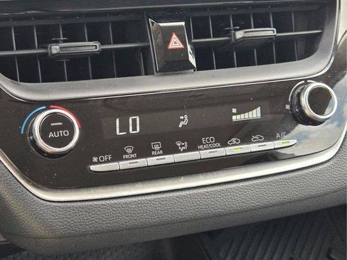 Used 2022 Toyota Corolla LE FWD image 25