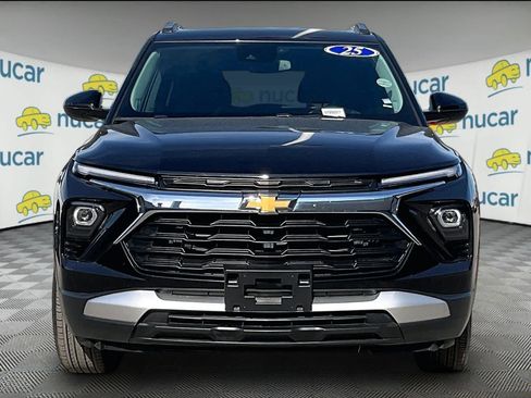 Used 2025 Chevrolet TrailBlazer LT image 2