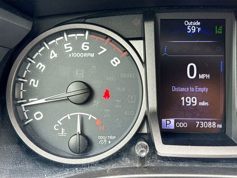 Used 2018 Toyota Tacoma TRD Sport w/ Technology Package RWD image 15