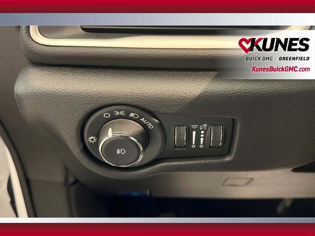 Used 2025 Chrysler Pacifica Select FWD image 19