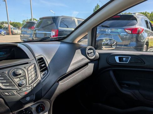 Used 2015 Ford Fiesta SE FWD image 24