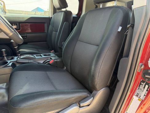 Used 2010 Toyota FJ Cruiser 4WD image 28