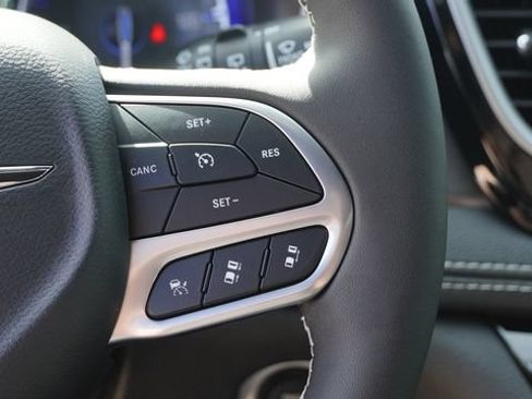 New 2026 Chrysler Pacifica Select FWD image 27