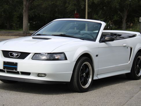 Used 2000 Ford Mustang GT RWD image 3