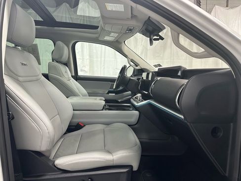 Used 2025 Ford Expedition Platinum image 55