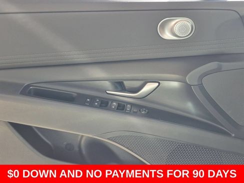 Used 2025 Hyundai Elantra SEL FWD image 11