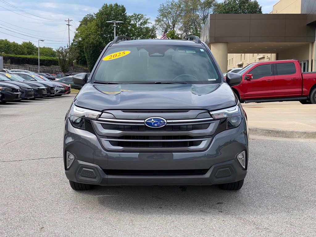 Used 2025 Subaru Forester Premium AWD/4WD image 2