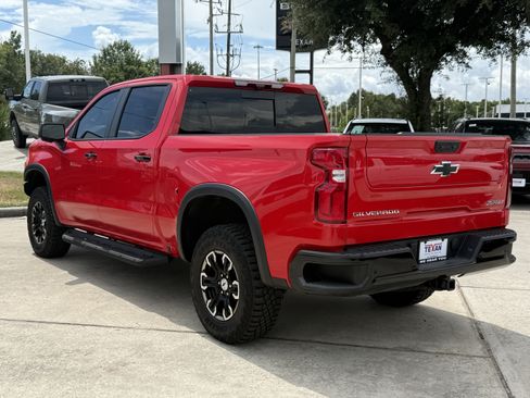 Used 2025 Chevrolet Silverado 1500 ZR2 w/ Technology Package AWD/4WD image 7