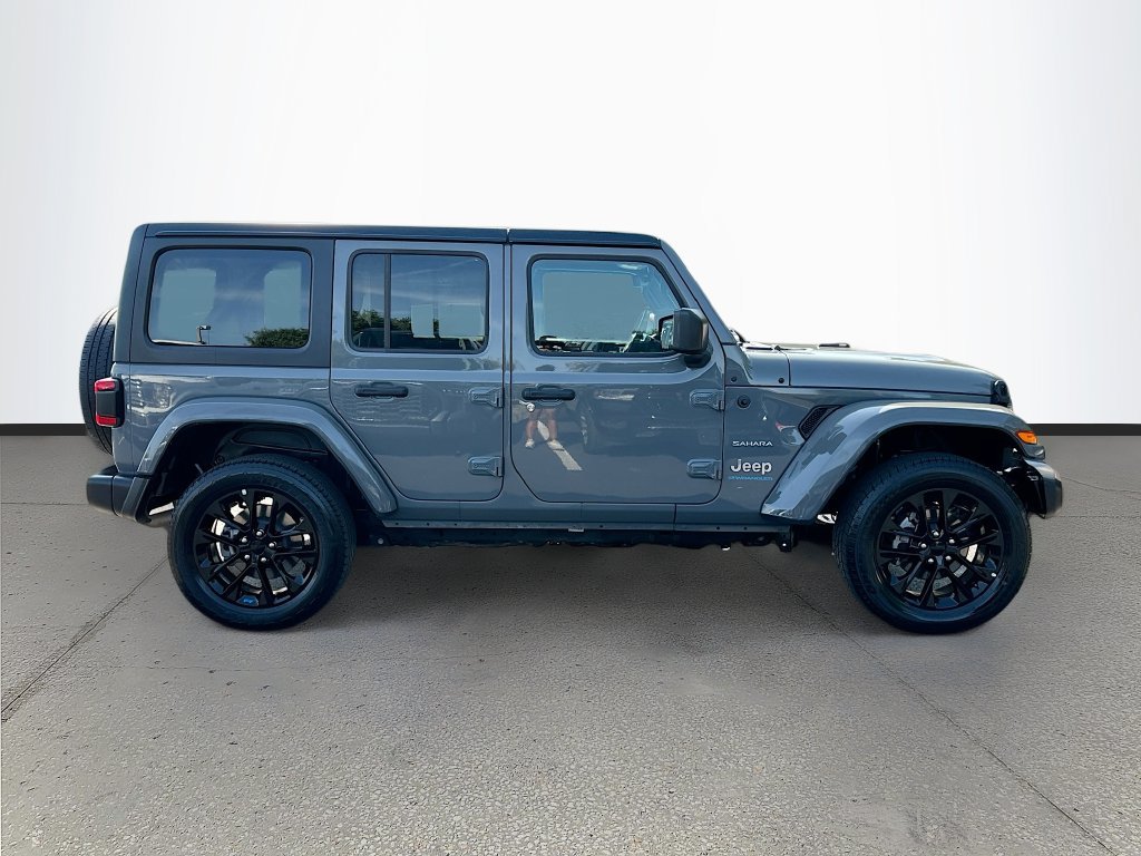 Used 2023 Jeep Wrangler Unlimited Sahara AWD/4WD image 8